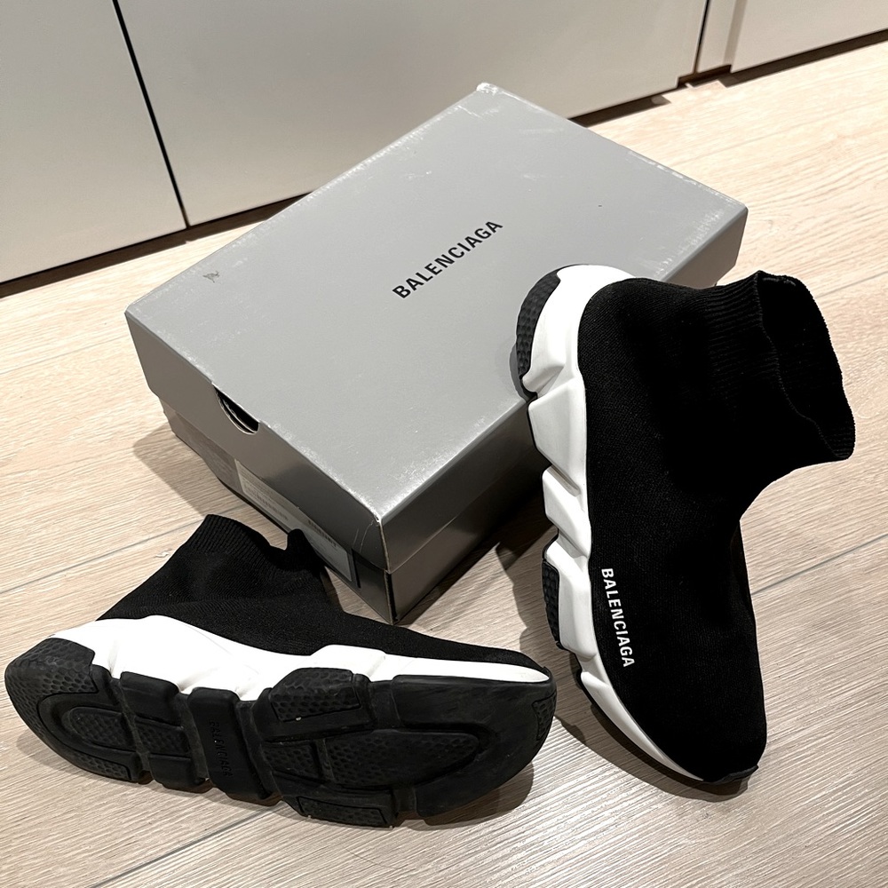 Balenciaga sz 39 - Speed -Black Knit w/ White Sole - EXCELLENT condition, w/ Box